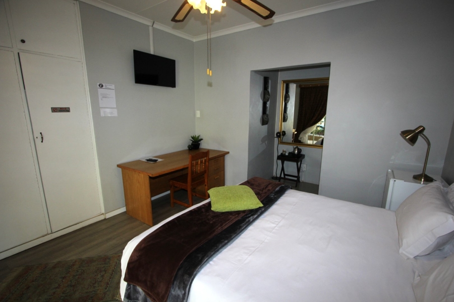 7 Bedroom Property for Sale in Jim Fouchepark Free State